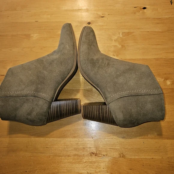 Old Navy Ankle Boots - Picture 7 of 11